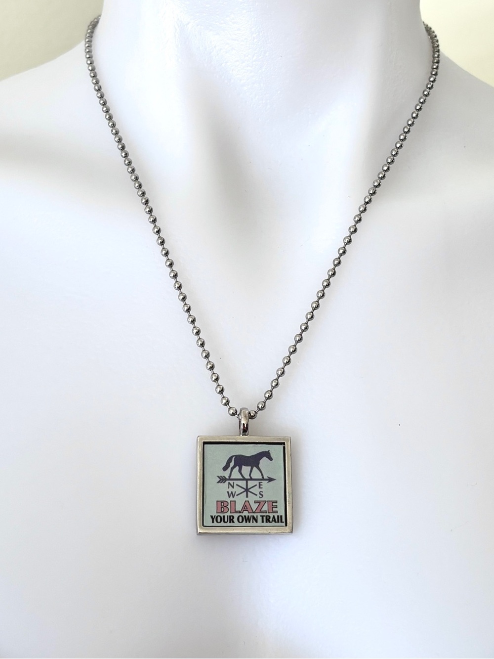 Breyer Equus silver tone necklace 9 interchangable horse art tiles in metal tin
